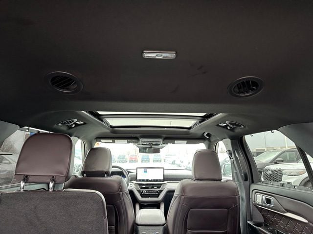 2025 Ford Explorer Platinum — photo 10 of 34