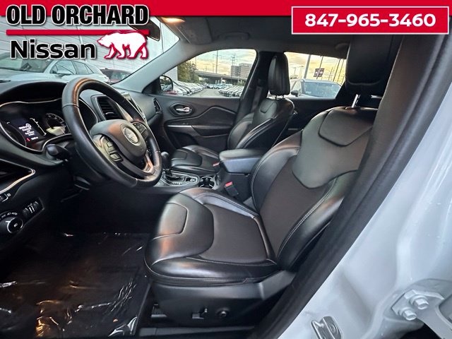 2019 Jeep Cherokee Latitude Plus — photo 9 of 20
