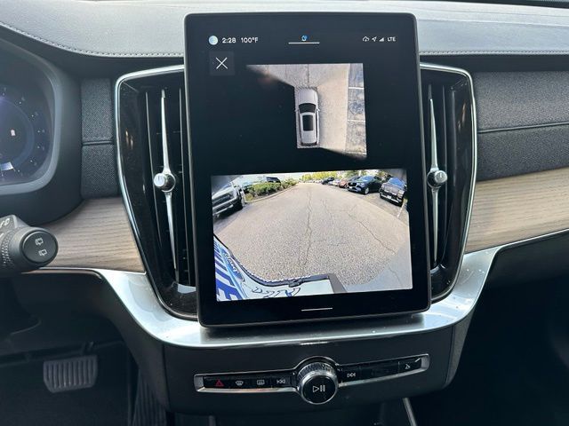 2025 Volvo XC90 B6 Plus 7-Seater — photo 29 of 49