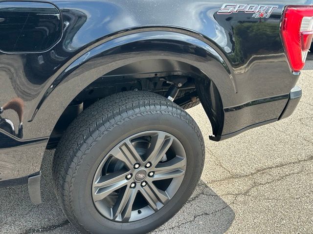 2023 Ford F-150 Lariat — photo 8 of 25