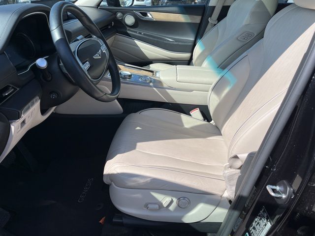 2023 Genesis GV80 2.5T — photo 17 of 34