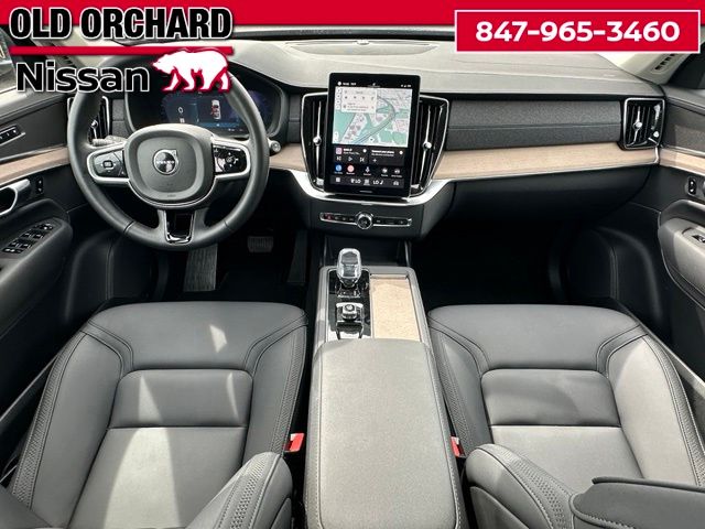 2025 Volvo XC90 B6 Plus 7-Seater — photo 16 of 22