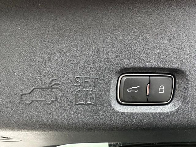 2025 Lincoln Navigator L Reserve — photo 17 of 41