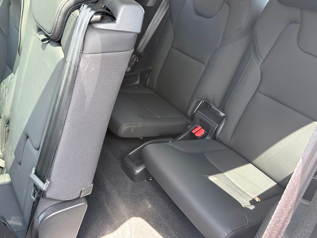 2025 Volvo XC90 B6 Plus 7-Seater — photo 14 of 49