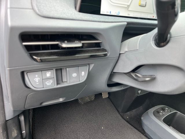 2024 Kia EV6 Wind — photo 18 of 32