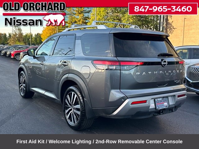 2023 Nissan Pathfinder Platinum — photo 9 of 23