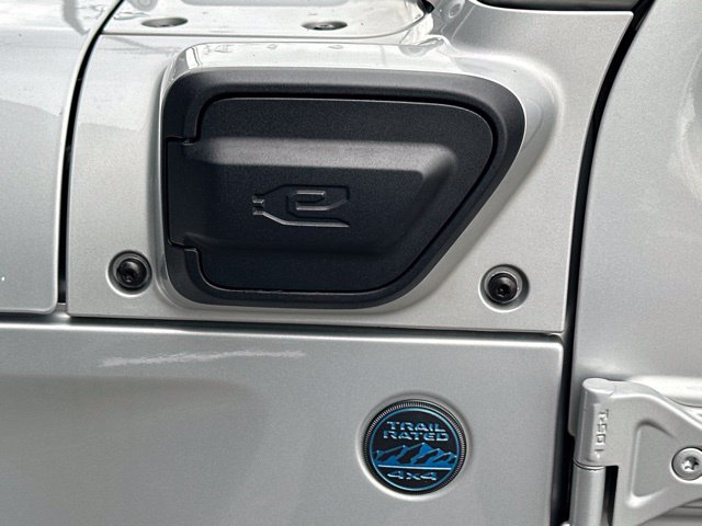 2023 Jeep Wrangler Sahara 4xe — photo 11 of 19