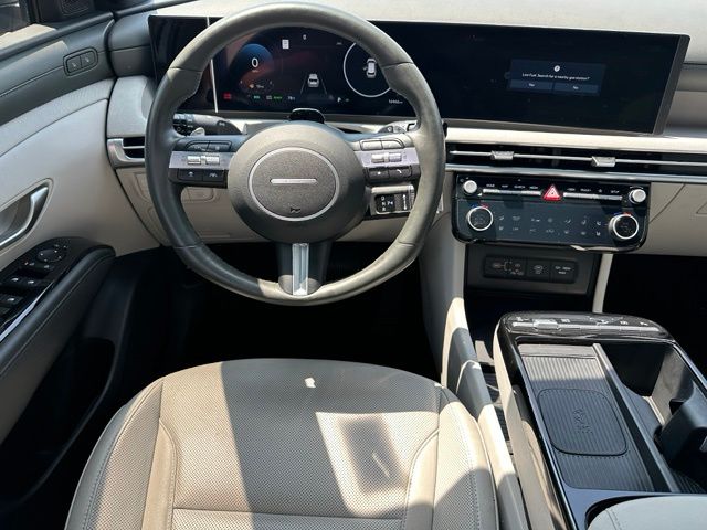 2025 Hyundai Tucson Hybrid Limited — photo 17 of 39