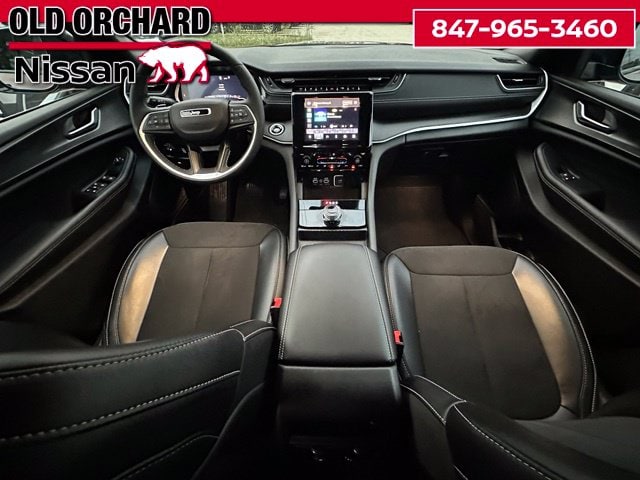 2024 Jeep Grand Cherokee Altitude — photo 14 of 20