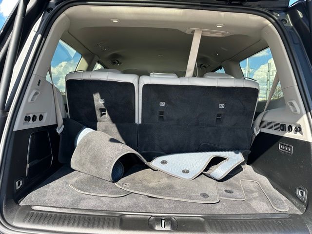 2022 Jeep Wagoneer Series III — photo 13 of 36