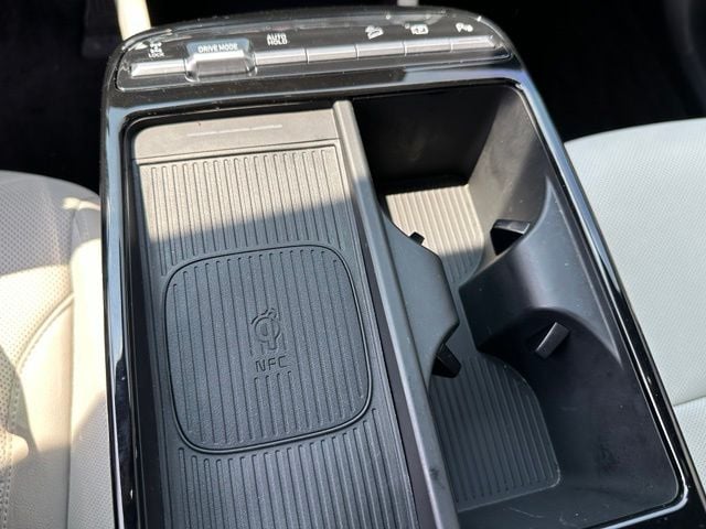 2025 Hyundai Tucson Hybrid Limited — photo 23 of 39