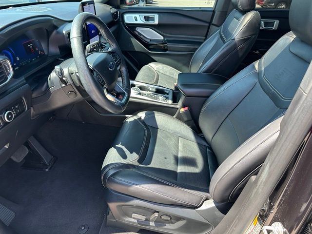 2023 Ford Explorer ST — photo 23 of 36