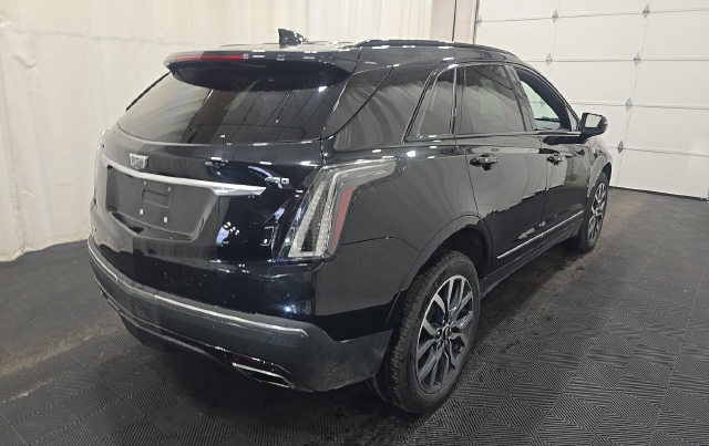 2023 Cadillac XT5 Sport — photo 4 of 10