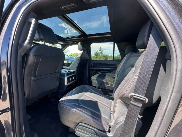 2022 Ford Expedition Limited — photo 18 of 38
