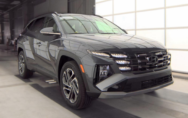 2025 Hyundai Tucson Hybrid Limited — photo 2 of 8