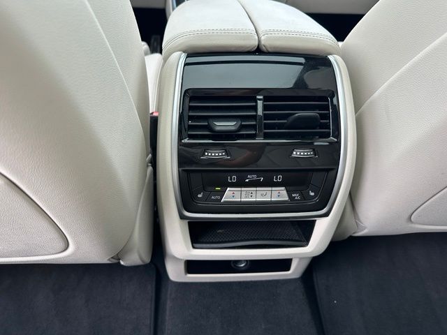 2022 BMW X5 M50i — photo 37 of 49