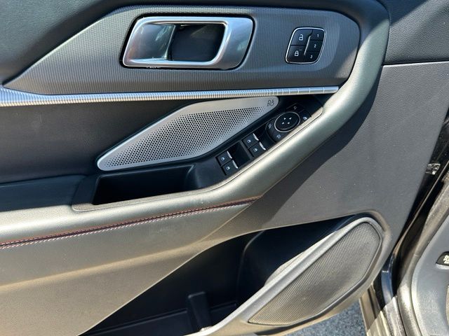 2025 Ford Explorer ST — photo 24 of 38