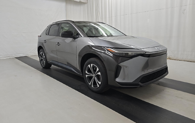 2023 Toyota bZ4X XLE — photo 2 of 10