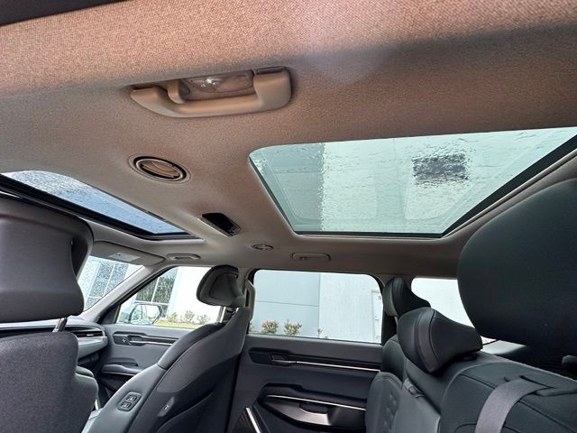 2024 Kia EV9 Wind — photo 17 of 44