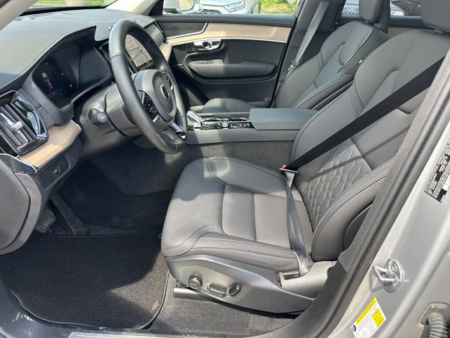 2025 Volvo XC90 B6 Plus 7-Seater — photo 21 of 49