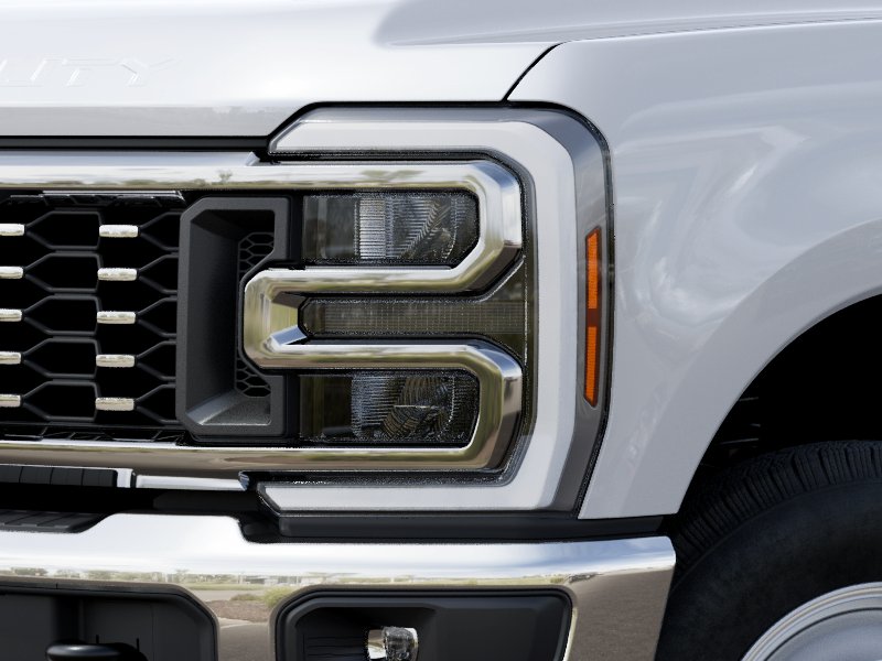 2027 Ford F-350SD XLT — photo 18 of 29