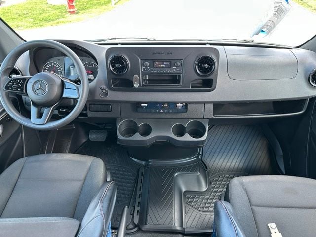 2024 Mercedes-Benz Sprinter 2500 Crew 144 WB — photo 12 of 23