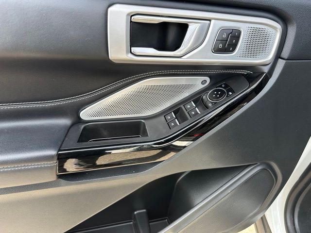 2023 Ford Explorer ST — photo 22 of 33