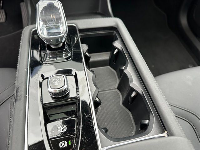 2025 Volvo XC90 B6 Plus 7-Seater — photo 44 of 49