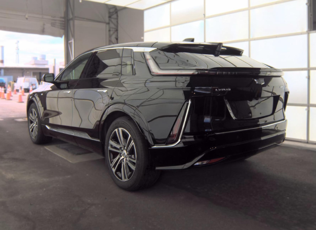 2024 Cadillac Lyriq Luxury — photo 4 of 10