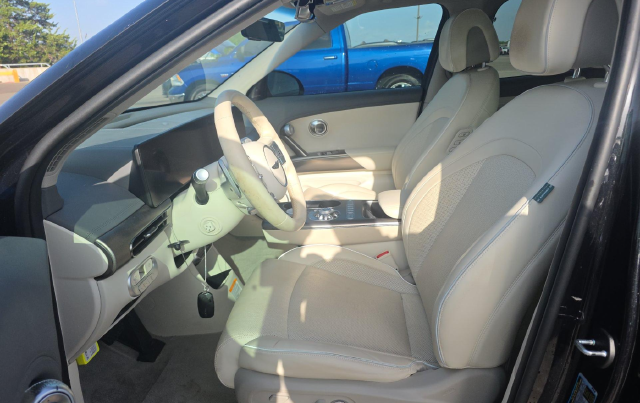 2023 Genesis GV60 Advanced — photo 5 of 8