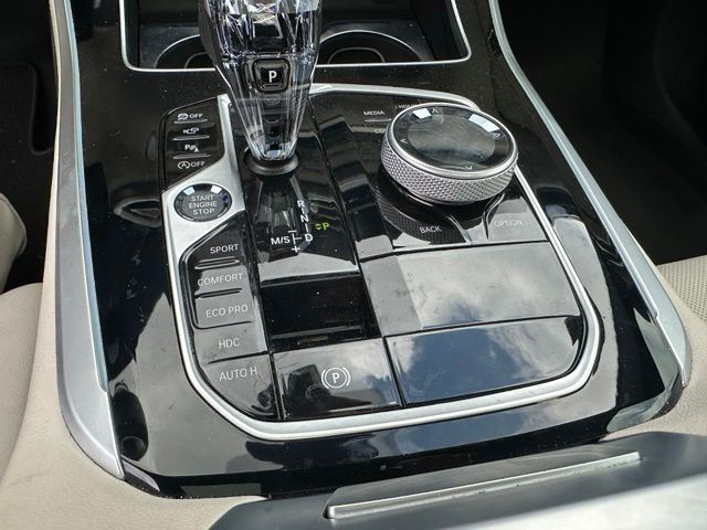 2022 BMW X5 M50i — photo 23 of 49