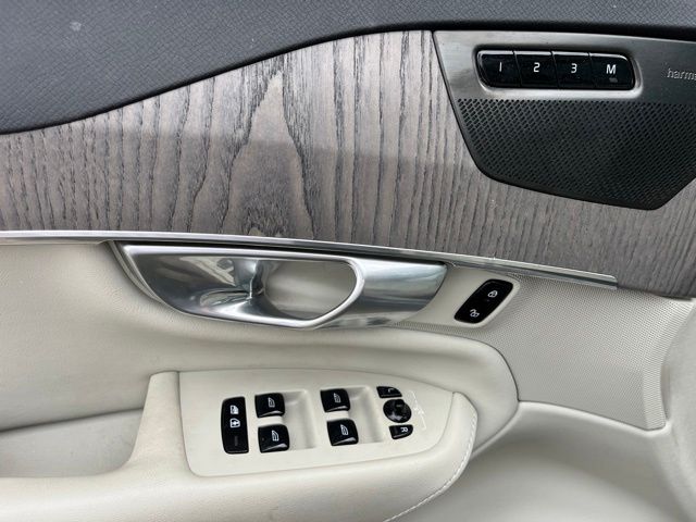 2023 Volvo XC90 B6 Plus 6-Seater — photo 21 of 28