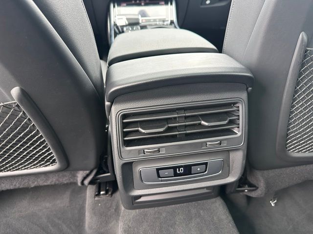 2025 Audi Q7 55 Premium Plus — photo 21 of 34