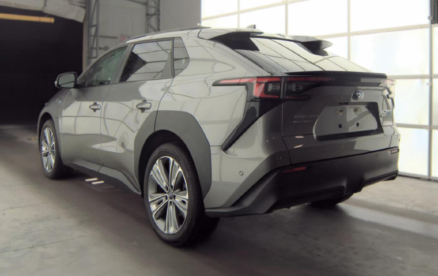 2023 Subaru Solterra Limited — photo 5 of 11