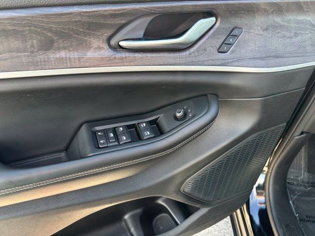 2023 Jeep Grand Cherokee Limited — photo 21 of 37