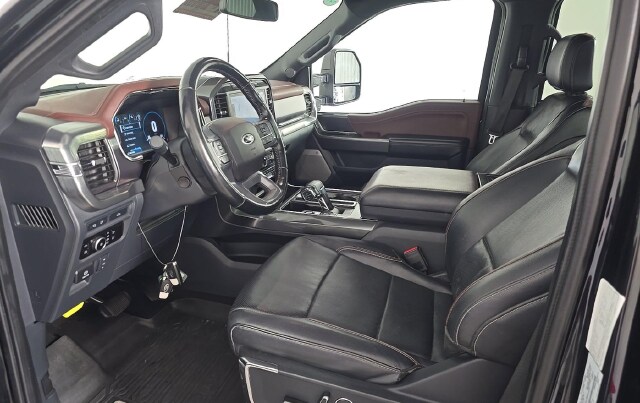 2023 Ford F-150 Lariat — photo 6 of 11