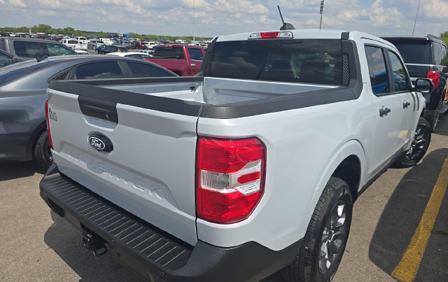 2025 Ford Maverick XLT — photo 3 of 9