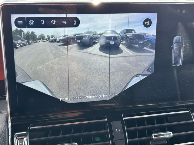 2022 Lincoln Navigator Reserve — photo 32 of 36