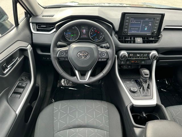 2022 Toyota RAV4 Hybrid XLE — photo 14 of 28