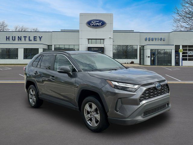 2022 Toyota RAV4 Hybrid XLE — photo 4 of 28