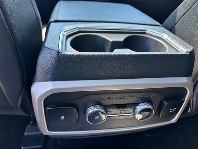 2022 Ford Expedition Limited — photo 20 of 38