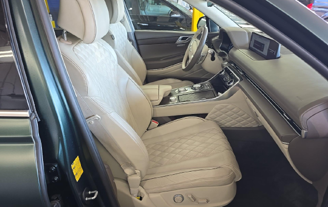 2023 Genesis GV80 3.5T — photo 6 of 10