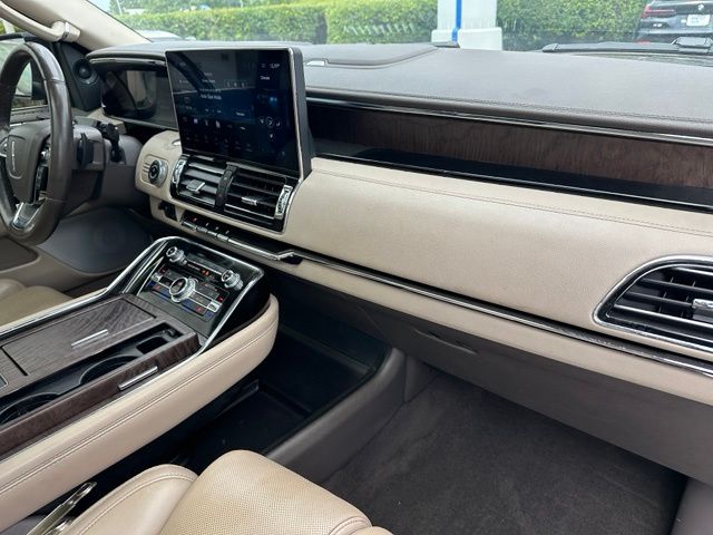2022 Lincoln Navigator L Reserve — photo 9 of 37