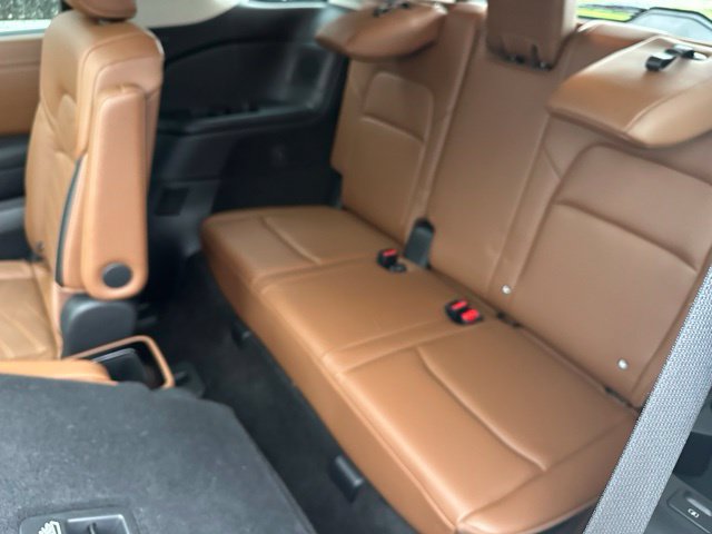 2024 Nissan Pathfinder Platinum — photo 18 of 36