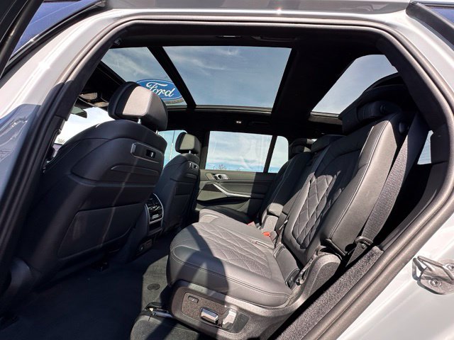 2024 BMW X7 xDrive40i — photo 16 of 32