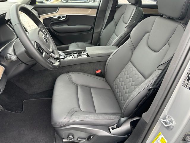 2025 Volvo XC90 B6 Plus 7-Seater — photo 42 of 49