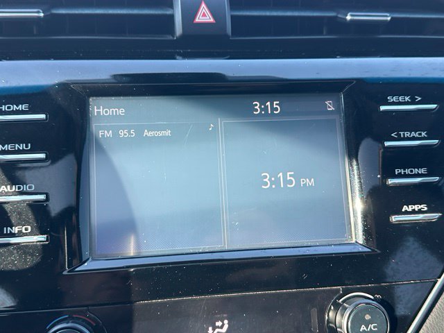 2018 Toyota Camry SE — photo 22 of 27
