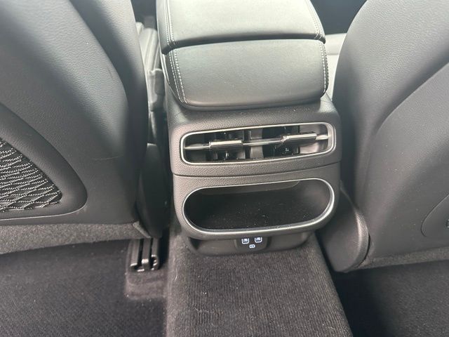 2025 Genesis GV70 2.5T — photo 17 of 31