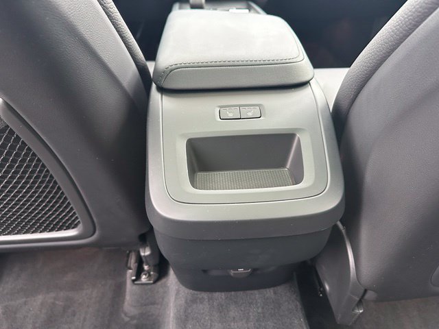 2025 Volvo XC60 B5 Plus — photo 18 of 31