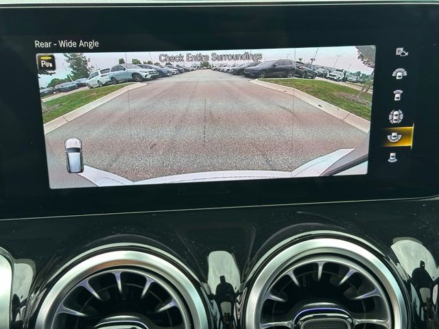 2023 Mercedes-Benz GLB GLB 35 AMG® — photo 34 of 37